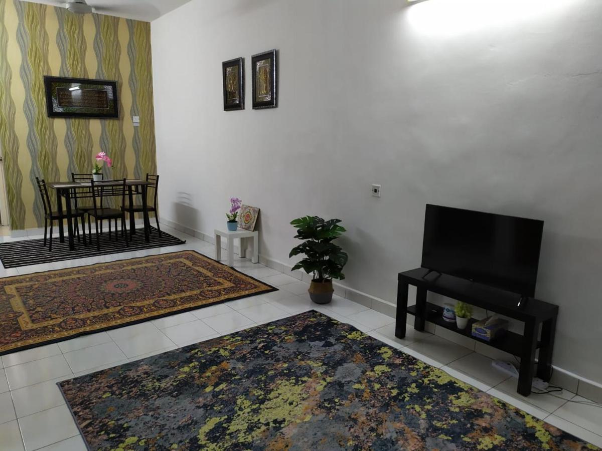 Anggun Homestay Seri Iskandar Exterior foto