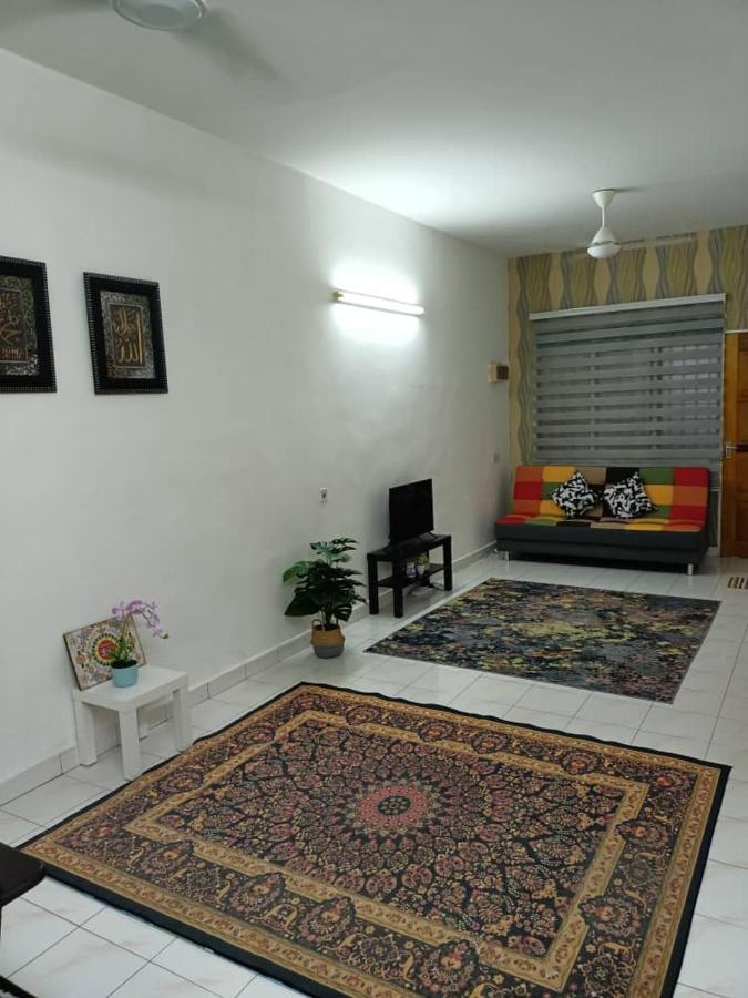 Anggun Homestay Seri Iskandar Exterior foto